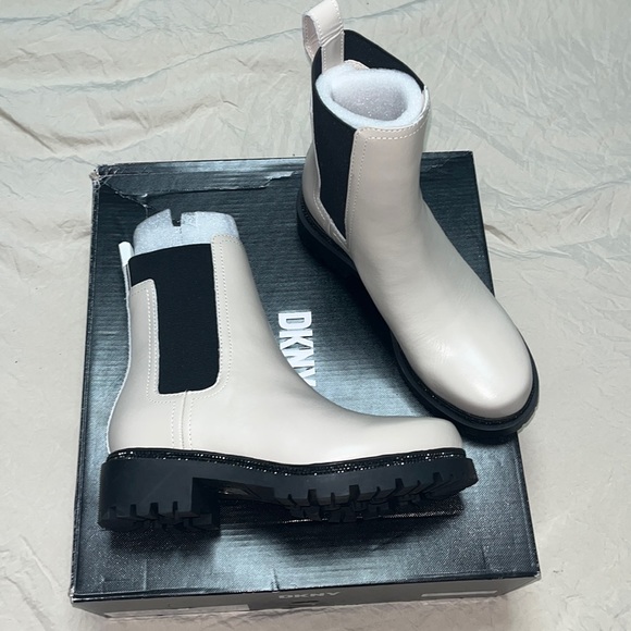 DKNY Womens Ivory Pull Tab Rick Round Toe Block Heel Slip On Leather Chelsea -6 - Picture 3 of 7